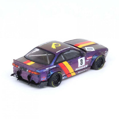 Inno64 - Nissan Silvia (S14) RHD (Volante a la derecha) Azul y morado metalizado con franja amarilla "Tomonori Idekawa's Rocket Bunny Boss"