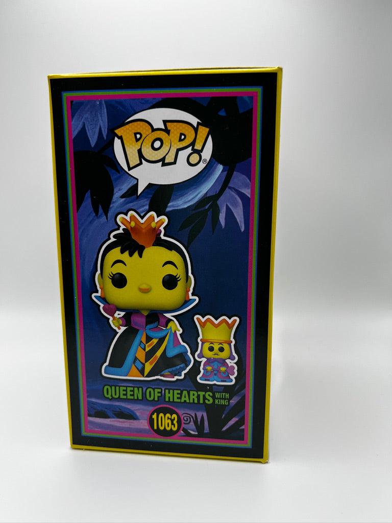 ¡Funko Pop! Disney - Reina de corazones con rey (luz negra) Exclusivo de Funko