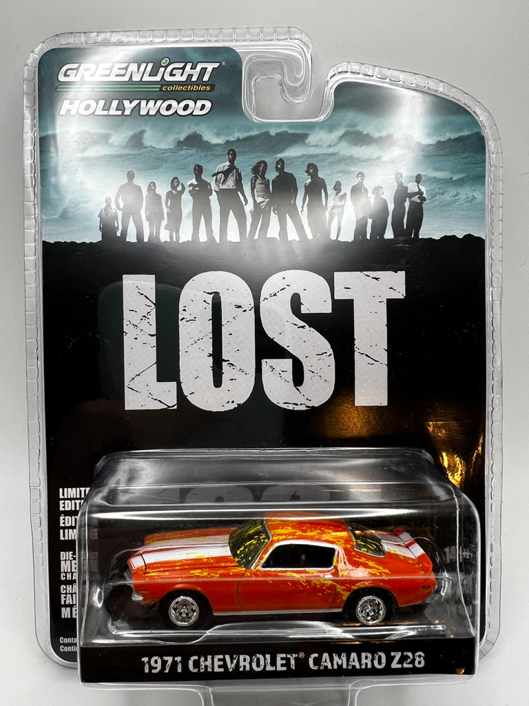 Greenlight Hollywood Series - "Lost" 1971 - Chevrolet Camaro Z28 Naranja con Rayas Blancas (Versión Sucia)