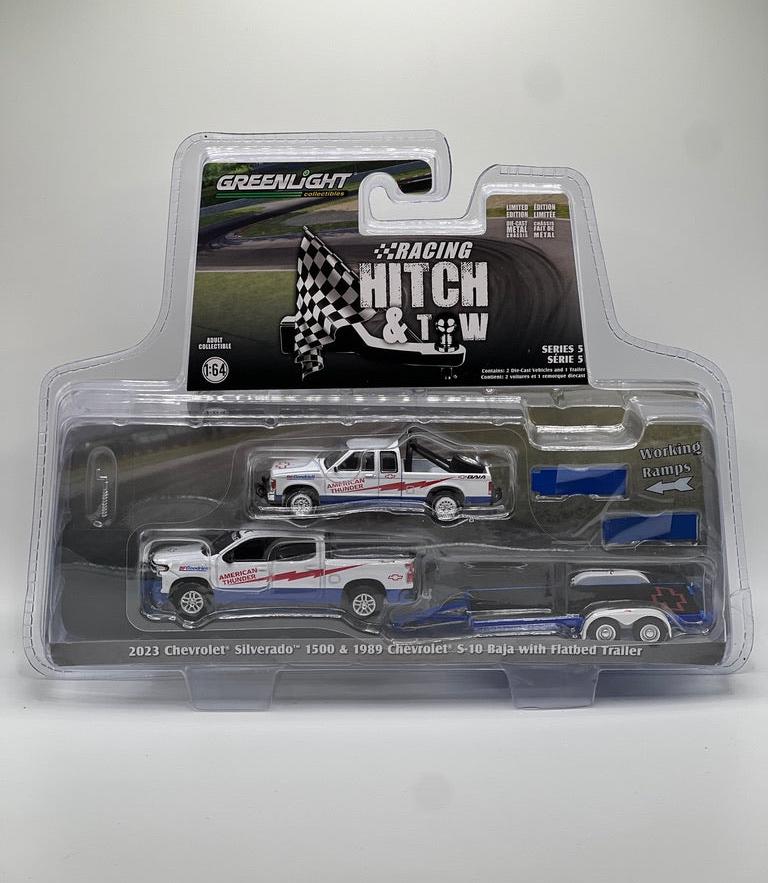 Greenlight Racing Hitch &amp; Tow 2021 Chevy Silverado et 1969 Chevy Camaro RS avec transporteur de voiture fermé TEXACO