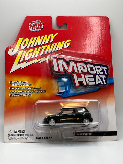 Johnny Lightning - Import Heat - Mini Cooper (Dark Green/White)