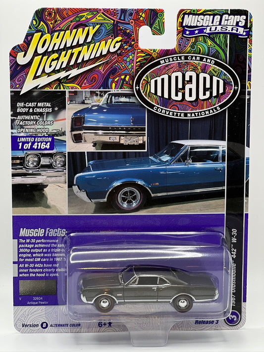 Johnny Lightning Muscle Cars EE. UU. - MCACN #3/6 - 1967 Oldsmobile 442 W-30 (peltre antiguo)