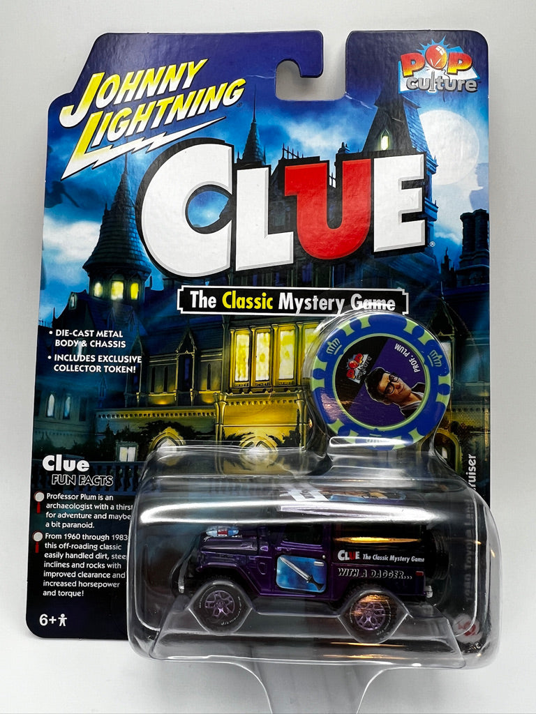 Johnny Lightning Cultura pop "Clue" 1980 Toyota Land Cruiser Púrpura Metálico "Modern Clue Professor Plum" con ficha de coleccionista de fichas de póquer