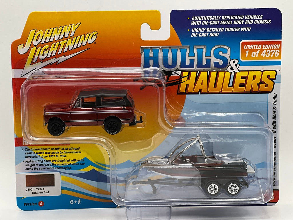 Johnny Lightning Hulls & Haulers - 1979 International Scout II w/ Boat & Trailer (Tahitian Red/Black)