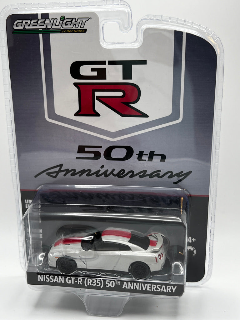 Greenlight GT-R 50th Anniversary 2016 Nissan GT-R R35 *Off white with red stripes*