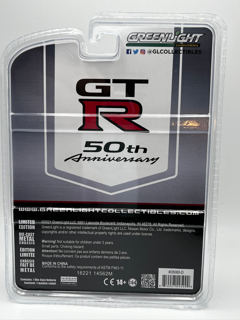 Greenlight GT-R 50th Anniversary 2016 Nissan GT-R R35 *Off white with red stripes*