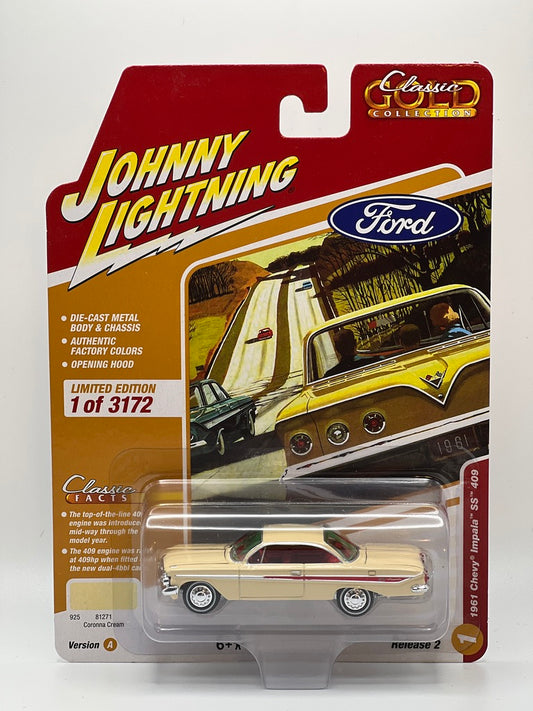 Johnny Lightning Classic Gold - 1961 Chevy Impala SS 409 (Coronna Crema)