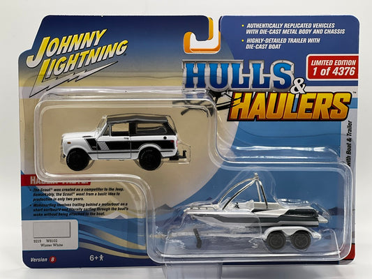 Johnny Lightning Hulls & Haulers - 1979 International Scout II w/ Boat & Trailer (Winter White/Black)