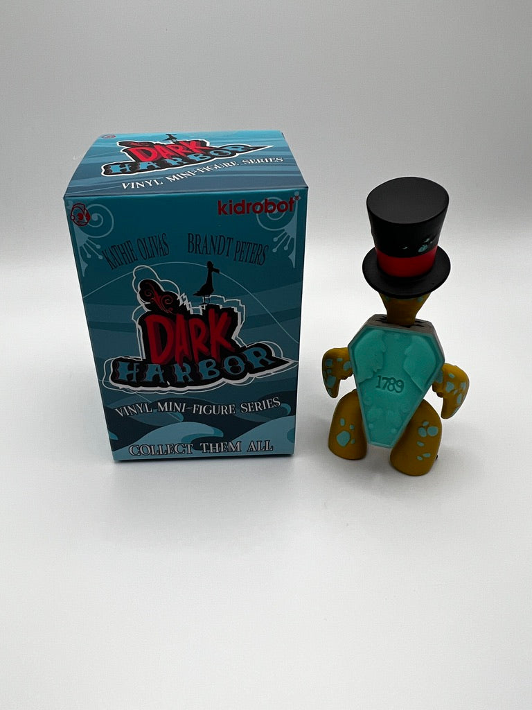 Kidrobot Dark Harbor : Salem Coffinback (2/24)