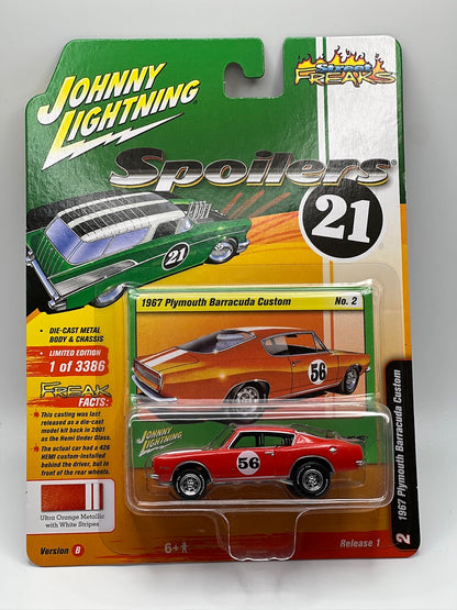 Johnny Lightning Street Freaks - Spoilers 21 - Plymouth Barracuda Custom 1967 (ultra naranja metálico con franja blanca) - Versión 2021 1B