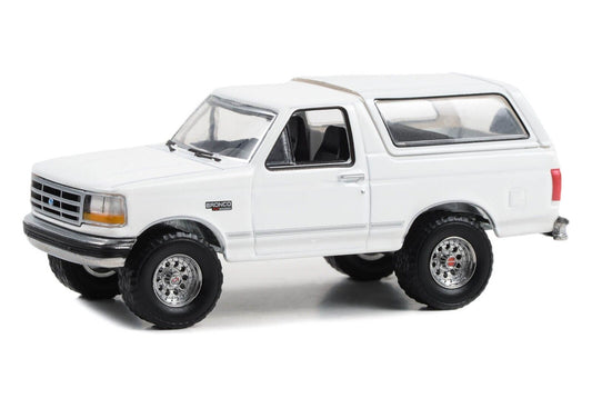 Luz verde a la Ford Bronco XLT 1993 en color blanco Oxford