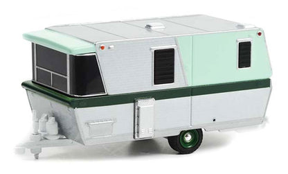 Greenlight Hitched Homes - 1961 Airstream Bambi de 16' con mural forestal