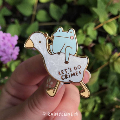 Son the Frog &amp; Goose "Let's Do Crimes" - Pin coleccionable