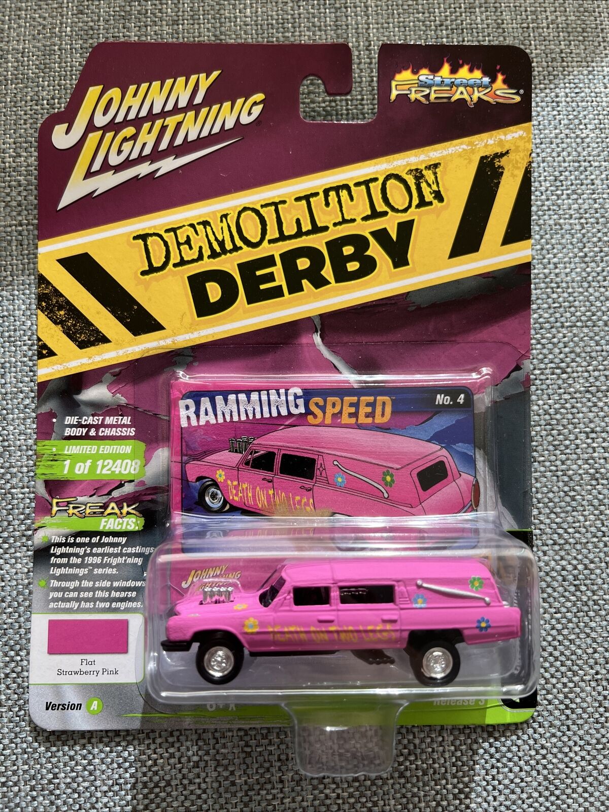 Johnny Lightning Street Freaks - Haulin' Hearse (Flat Strawberry Pink)